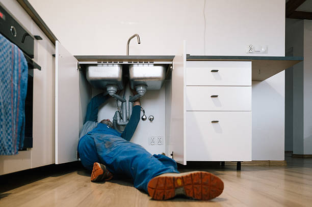 Professional Plumbing technician working in West Mansfield, OH